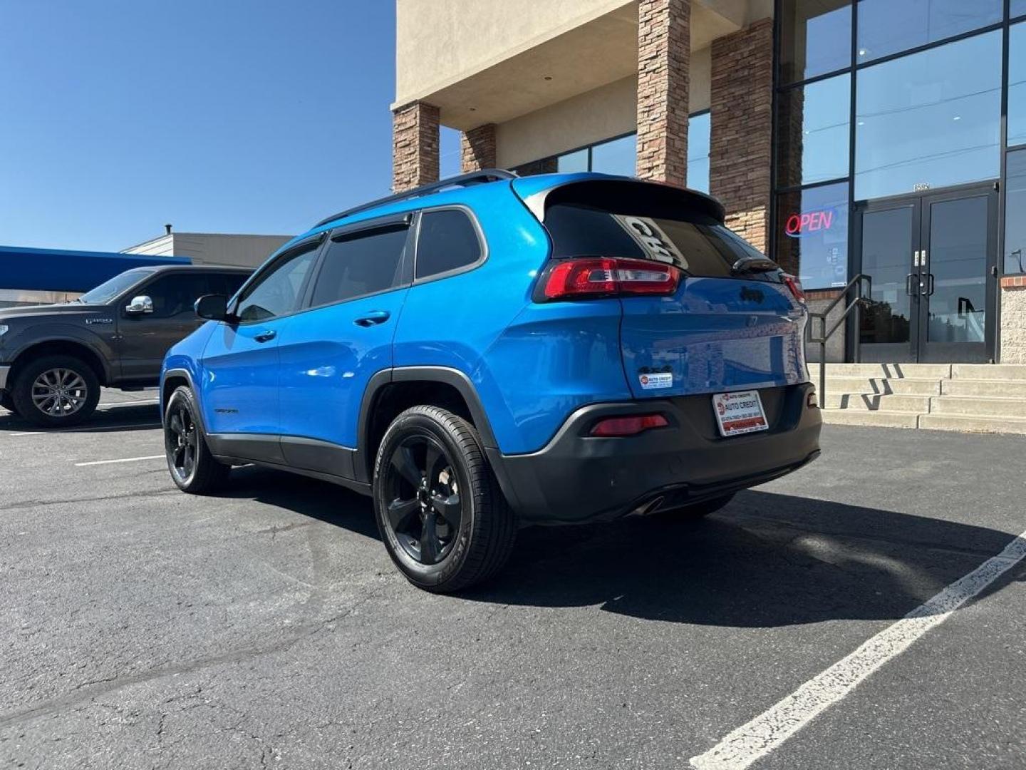 2018 Hydro Blue Pearlcoat /Black Jeep Cherokee Latitude (1C4PJMCB9JD) with an I4 engine, Automatic transmission, located at 8595 Washington St., Thornton, CO, 80229, (303) 287-5511, 39.852348, -104.978447 - 2018 Jeep Cherokee 4x4 in great condition. Fully serviced and ready for Colorado winter.<br><br>All Cars Have Clean Titles And Are Serviced Before Sale., New Tires, Backup Camera, No Pet Odor Or Hair, Cherokee Latitude, 4WD.<br><br>D1 Auto NEVER charges dealer fees! All cars have clean titles and ha - Photo#7