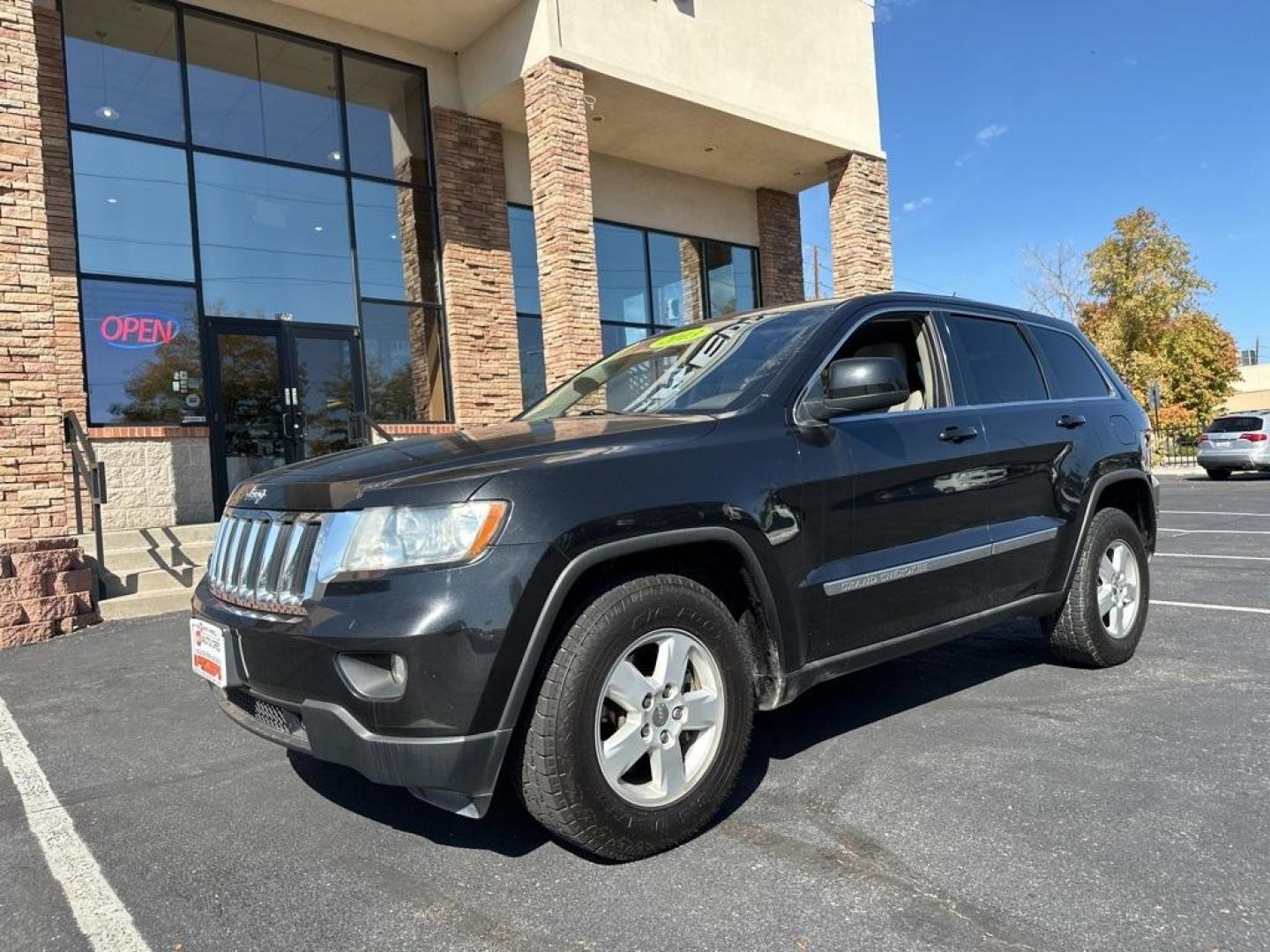 2013 Brilliant Black Crystal Pearlcoat /Dark Graystone/Medium Graystone Jeep Grand Cherokee Laredo (1C4RJFAG1DC) with an 3.6L V6 Flex Fuel 24V VVT engine, Automatic transmission, located at 8595 Washington St., Thornton, CO, 80229, (303) 287-5511, 39.852348, -104.978447 - 2013 Jeep Grand Cherokee<br><br>D1 Auto NEVER charges dealer fees! All cars have clean titles and have been inspected for mechanical issues. We have financing for everyone. Good credit, bad credit, first time buyers.<br>CARFAX One-Owner. Odometer is 6745 miles below market average!<br>Please call La - Photo#1