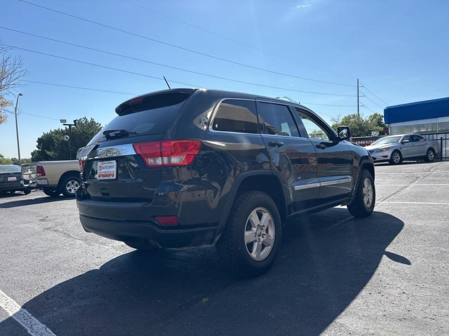 2013 Brilliant Black Crystal Pearlcoat /Dark Graystone/Medium Graystone Jeep Grand Cherokee Laredo (1C4RJFAG1DC) with an 3.6L V6 Flex Fuel 24V VVT engine, Automatic transmission, located at 8595 Washington St., Thornton, CO, 80229, (303) 287-5511, 39.852348, -104.978447 - 2013 Jeep Grand Cherokee<br><br>D1 Auto NEVER charges dealer fees! All cars have clean titles and have been inspected for mechanical issues. We have financing for everyone. Good credit, bad credit, first time buyers.<br>CARFAX One-Owner. Odometer is 6745 miles below market average!<br>Please call La - Photo#5