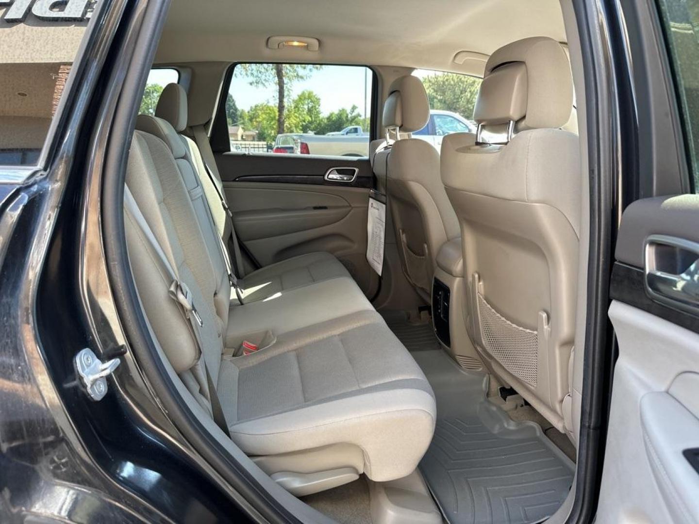 2013 Brilliant Black Crystal Pearlcoat /Dark Graystone/Medium Graystone Jeep Grand Cherokee Laredo (1C4RJFAG1DC) with an 3.6L V6 Flex Fuel 24V VVT engine, Automatic transmission, located at 8595 Washington St., Thornton, CO, 80229, (303) 287-5511, 39.852348, -104.978447 - 2013 Jeep Grand Cherokee<br><br>D1 Auto NEVER charges dealer fees! All cars have clean titles and have been inspected for mechanical issues. We have financing for everyone. Good credit, bad credit, first time buyers.<br>CARFAX One-Owner. Odometer is 6745 miles below market average!<br>Please call La - Photo#9