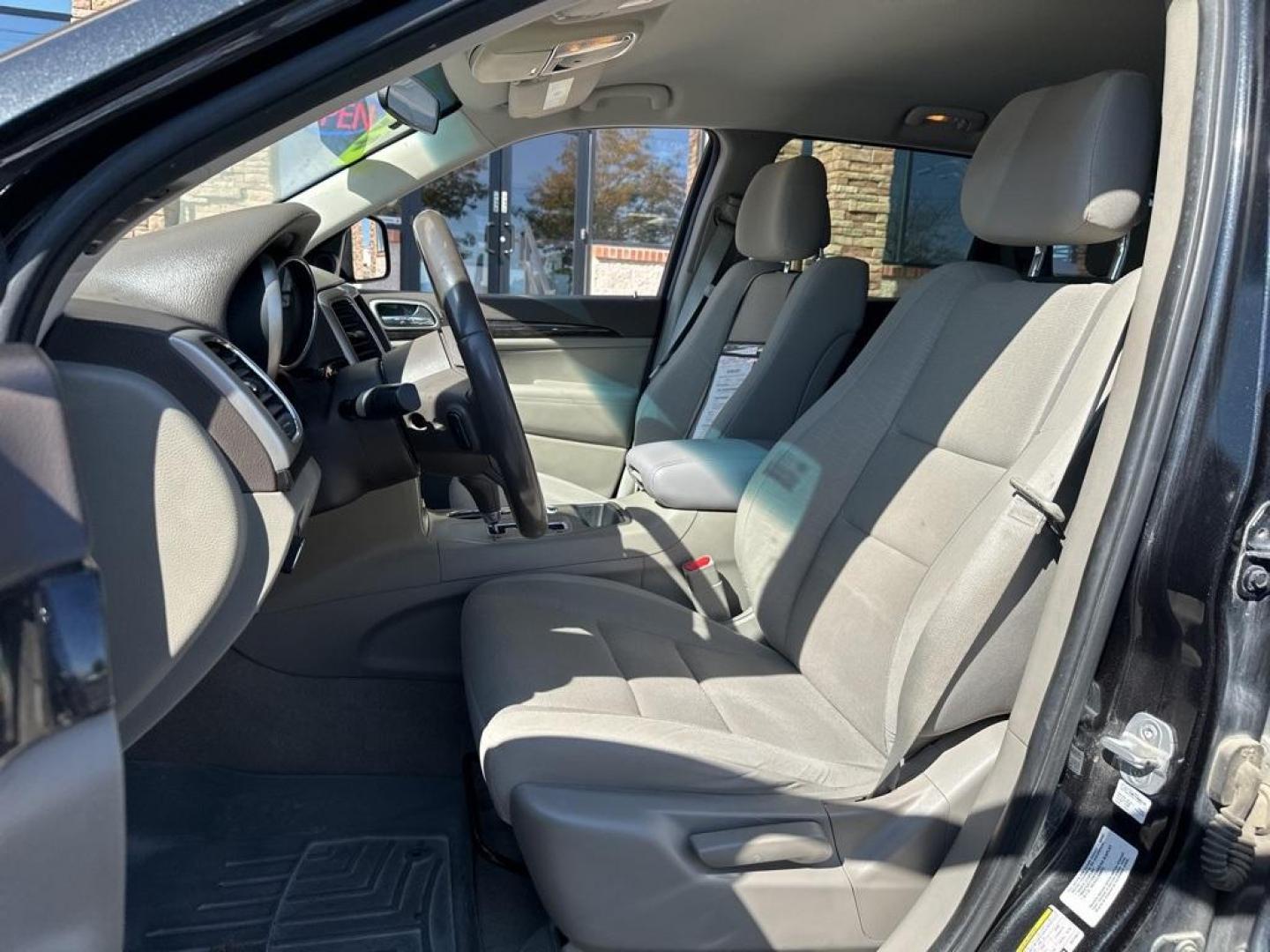 2013 Brilliant Black Crystal Pearlcoat /Dark Graystone/Medium Graystone Jeep Grand Cherokee Laredo (1C4RJFAG1DC) with an 3.6L V6 Flex Fuel 24V VVT engine, Automatic transmission, located at 8595 Washington St., Thornton, CO, 80229, (303) 287-5511, 39.852348, -104.978447 - 2013 Jeep Grand Cherokee<br><br>D1 Auto NEVER charges dealer fees! All cars have clean titles and have been inspected for mechanical issues. We have financing for everyone. Good credit, bad credit, first time buyers.<br>CARFAX One-Owner. Odometer is 6745 miles below market average!<br>Please call La - Photo#12