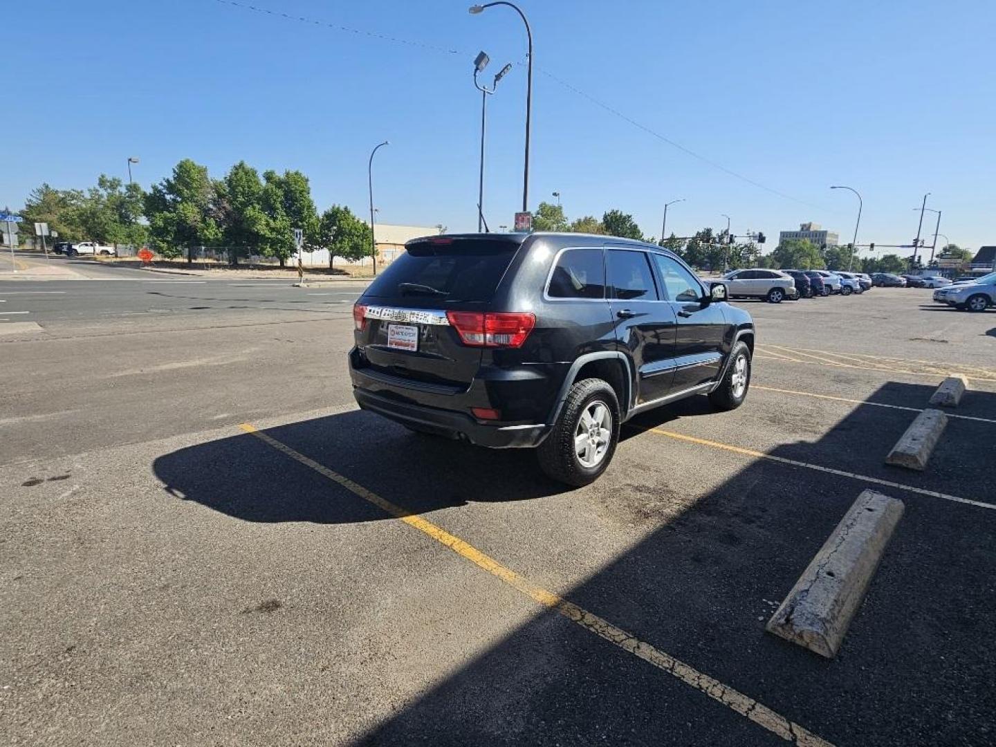 2013 Brilliant Black Crystal Pearlcoat /Dark Graystone/Medium Graystone Jeep Grand Cherokee Laredo (1C4RJFAG1DC) with an 3.6L V6 Flex Fuel 24V VVT engine, Automatic transmission, located at 8595 Washington St., Thornton, CO, 80229, (303) 287-5511, 39.852348, -104.978447 - 2013 Jeep Grand Cherokee<br><br>D1 Auto NEVER charges dealer fees! All cars have clean titles and have been inspected for mechanical issues. We have financing for everyone. Good credit, bad credit, first time buyers.<br>CARFAX One-Owner.<br>Please call Lakewood Location 303-274-7692 or Thornton 303- - Photo#5