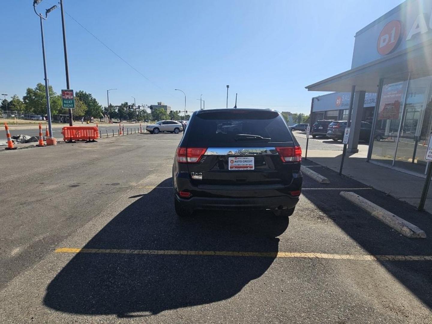 2013 Brilliant Black Crystal Pearlcoat /Dark Graystone/Medium Graystone Jeep Grand Cherokee Laredo (1C4RJFAG1DC) with an 3.6L V6 Flex Fuel 24V VVT engine, Automatic transmission, located at 10890 W. Colfax Ave., Lakewood, CO, 80215, (303) 274-7692, 39.739914, -105.120132 - 2013 Jeep Grand CherokeeD1 Auto NEVER charges dealer fees! All cars have clean titles and have been inspected for mechanical issues. We have financing for everyone. Good credit, bad credit, first time buyers.CARFAX One-Owner.Please call Lakewood Location 303-274-7692 or Thornton 303-287-5511 to sche - Photo#6