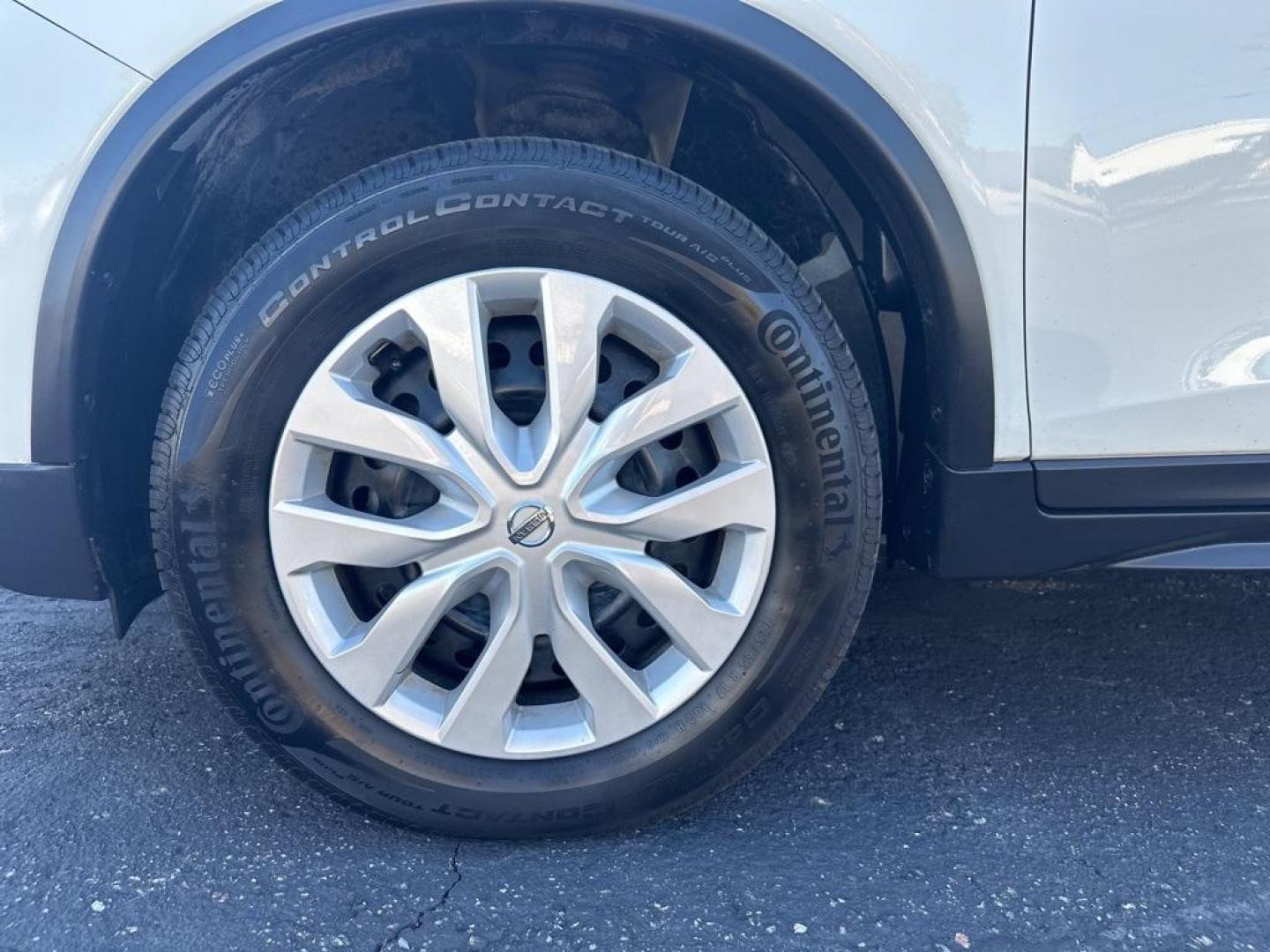 2019 Glacier White /Charcoal Nissan Rogue S (5N1AT2MV6KC) with an 2.5L I4 DOHC 16V engine, CVT transmission, located at 10890 W. Colfax Ave., Lakewood, CO, 80215, (303) 274-7692, 39.739914, -105.120132 - 2019 Nissan Rogue All Wheel Drive, One Owner, Mint Condition. <br>All Cars Have Clean Titles And Are Serviced Before Sale., CarfaxOne Owner, No Accidents, Backup Camera, Non Smoker, No Pet Odor Or Hair, AWD.<br><br>D1 Auto NEVER charges dealer fees! All cars have clean titles and have been inspected - Photo#33