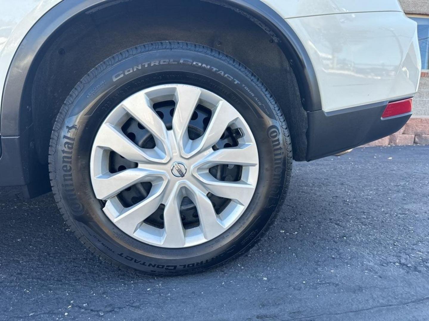 2019 Glacier White /Charcoal Nissan Rogue S (5N1AT2MV6KC) with an 2.5L I4 DOHC 16V engine, CVT transmission, located at 8595 Washington St., Thornton, CO, 80229, (303) 287-5511, 39.852348, -104.978447 - 2019 Nissan Rogue All Wheel Drive, One Owner, Mint Condition. <br>All Cars Have Clean Titles And Are Serviced Before Sale., CarfaxOne Owner, No Accidents, Backup Camera, Non Smoker, No Pet Odor Or Hair, AWD.<br><br>D1 Auto NEVER charges dealer fees! All cars have clean titles and have been inspected - Photo#32