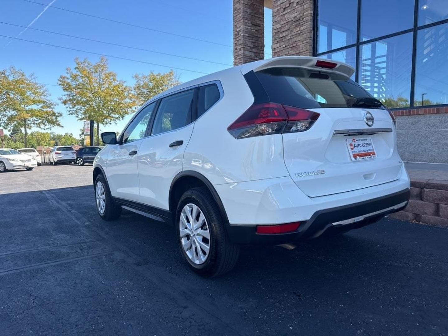 2019 Glacier White /Charcoal Nissan Rogue S (5N1AT2MV6KC) with an 2.5L I4 DOHC 16V engine, CVT transmission, located at 8595 Washington St., Thornton, CO, 80229, (303) 287-5511, 39.852348, -104.978447 - 2019 Nissan Rogue All Wheel Drive, One Owner, Mint Condition. <br>All Cars Have Clean Titles And Are Serviced Before Sale., CarfaxOne Owner, No Accidents, Backup Camera, Non Smoker, No Pet Odor Or Hair, AWD.<br><br>D1 Auto NEVER charges dealer fees! All cars have clean titles and have been inspected - Photo#7