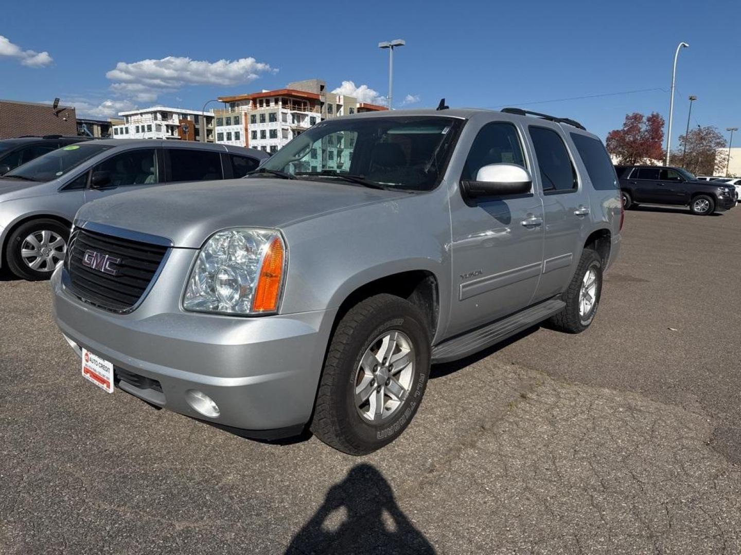 2013 Quicksilver Metallic /Ebony GMC Yukon SLT (1GKS2CE00DR) with an Vortec 5.3L V8 SFI Flex Fuel engine, Automatic transmission, located at 8595 Washington St., Thornton, CO, 80229, (303) 287-5511, 39.852348, -104.978447 - 2013 GMC Yukon, Fully serviced with low miles. <br><br>All Cars Have Clean Titles And Are Serviced Before Sale., Backup Camera, Leather, Heated Seats, Non Smoker, No Pet Odor Or Hair, Vortec 5.3L V8 SFI Flex Fuel, 4WD.<br>D1 Auto NEVER charges dealer fees! All cars have clean titles and have been in - Photo#0