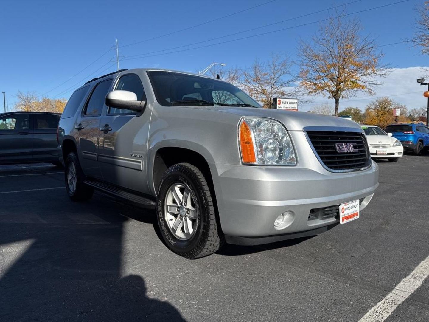 2013 Quicksilver Metallic /Ebony GMC Yukon SLT (1GKS2CE00DR) with an Vortec 5.3L V8 SFI Flex Fuel engine, Automatic transmission, located at 8595 Washington St., Thornton, CO, 80229, (303) 287-5511, 39.852348, -104.978447 - 2013 GMC Yukon, Fully serviced with low miles. Heated leather seats, 3rd row seating, backup camera, Bluetooth and more. All common oil leaking lines have been replaced. Zero leaks and runs like a top! <br><br>All Cars Have Clean Titles And Are Serviced Before Sale., Backup Camera, Leather, Heated S - Photo#2