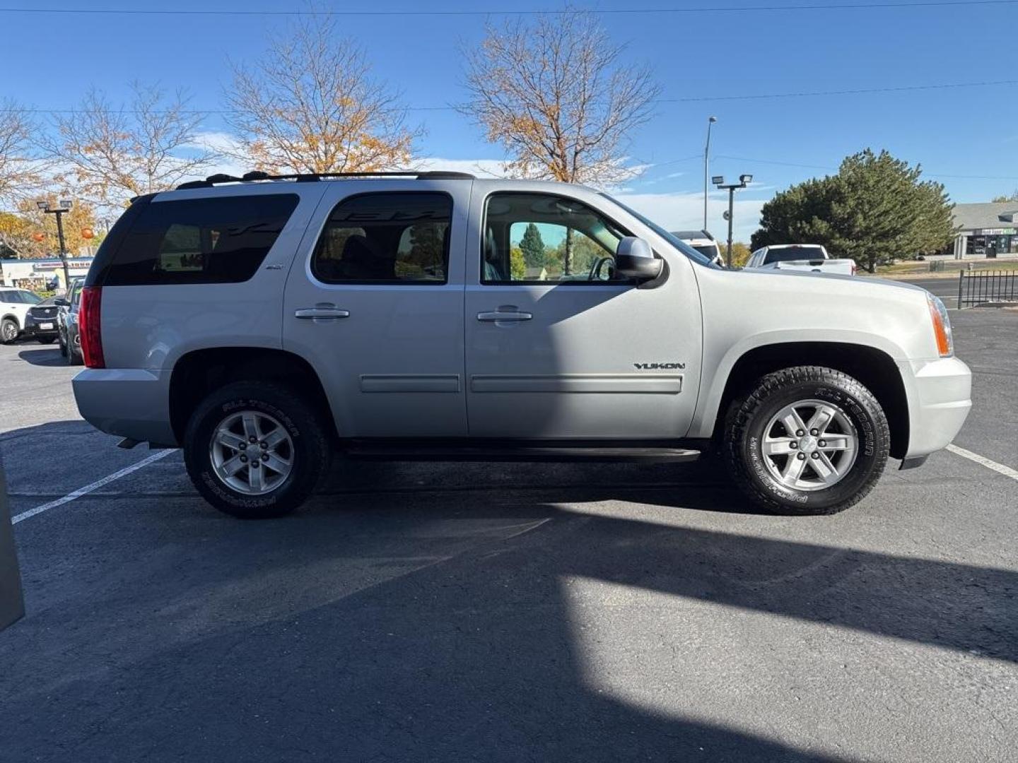 2013 Quicksilver Metallic /Ebony GMC Yukon SLT (1GKS2CE00DR) with an Vortec 5.3L V8 SFI Flex Fuel engine, Automatic transmission, located at 8595 Washington St., Thornton, CO, 80229, (303) 287-5511, 39.852348, -104.978447 - 2013 GMC Yukon, Fully serviced with low miles. Heated leather seats, 3rd row seating, backup camera, Bluetooth and more. All common oil leaking lines have been replaced. Zero leaks and runs like a top! <br><br>All Cars Have Clean Titles And Are Serviced Before Sale., Backup Camera, Leather, Heated S - Photo#3