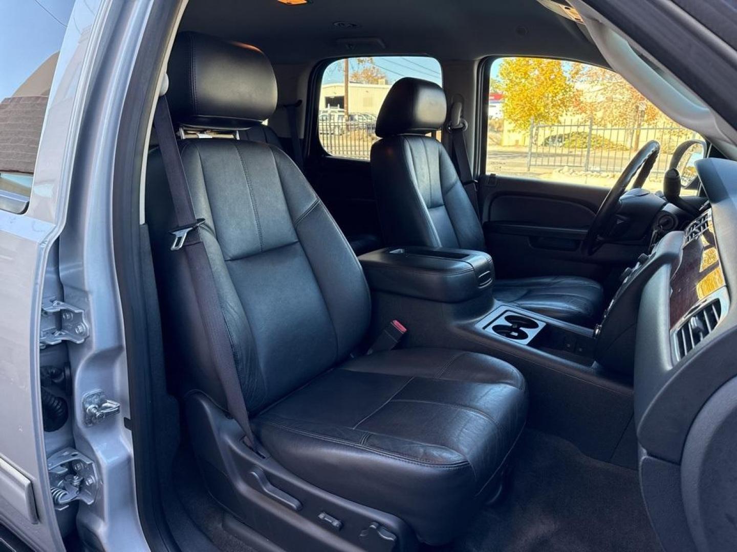 2013 Quicksilver Metallic /Ebony GMC Yukon SLT (1GKS2CE00DR) with an Vortec 5.3L V8 SFI Flex Fuel engine, Automatic transmission, located at 8595 Washington St., Thornton, CO, 80229, (303) 287-5511, 39.852348, -104.978447 - 2013 GMC Yukon, Fully serviced with low miles. Heated leather seats, 3rd row seating, backup camera, Bluetooth and more. All common oil leaking lines have been replaced. Zero leaks and runs like a top! <br><br>All Cars Have Clean Titles And Are Serviced Before Sale., Backup Camera, Leather, Heated S - Photo#13