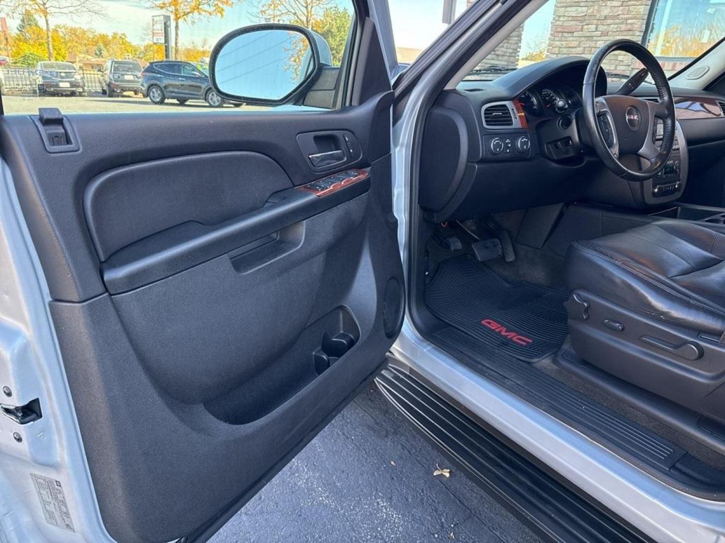 2013 Quicksilver Metallic /Ebony GMC Yukon SLT (1GKS2CE00DR) with an Vortec 5.3L V8 SFI Flex Fuel engine, Automatic transmission, located at 8595 Washington St., Thornton, CO, 80229, (303) 287-5511, 39.852348, -104.978447 - 2013 GMC Yukon, Fully serviced with low miles. Heated leather seats, 3rd row seating, backup camera, Bluetooth and more. All common oil leaking lines have been replaced. Zero leaks and runs like a top! <br><br>All Cars Have Clean Titles And Are Serviced Before Sale., Backup Camera, Leather, Heated S - Photo#27