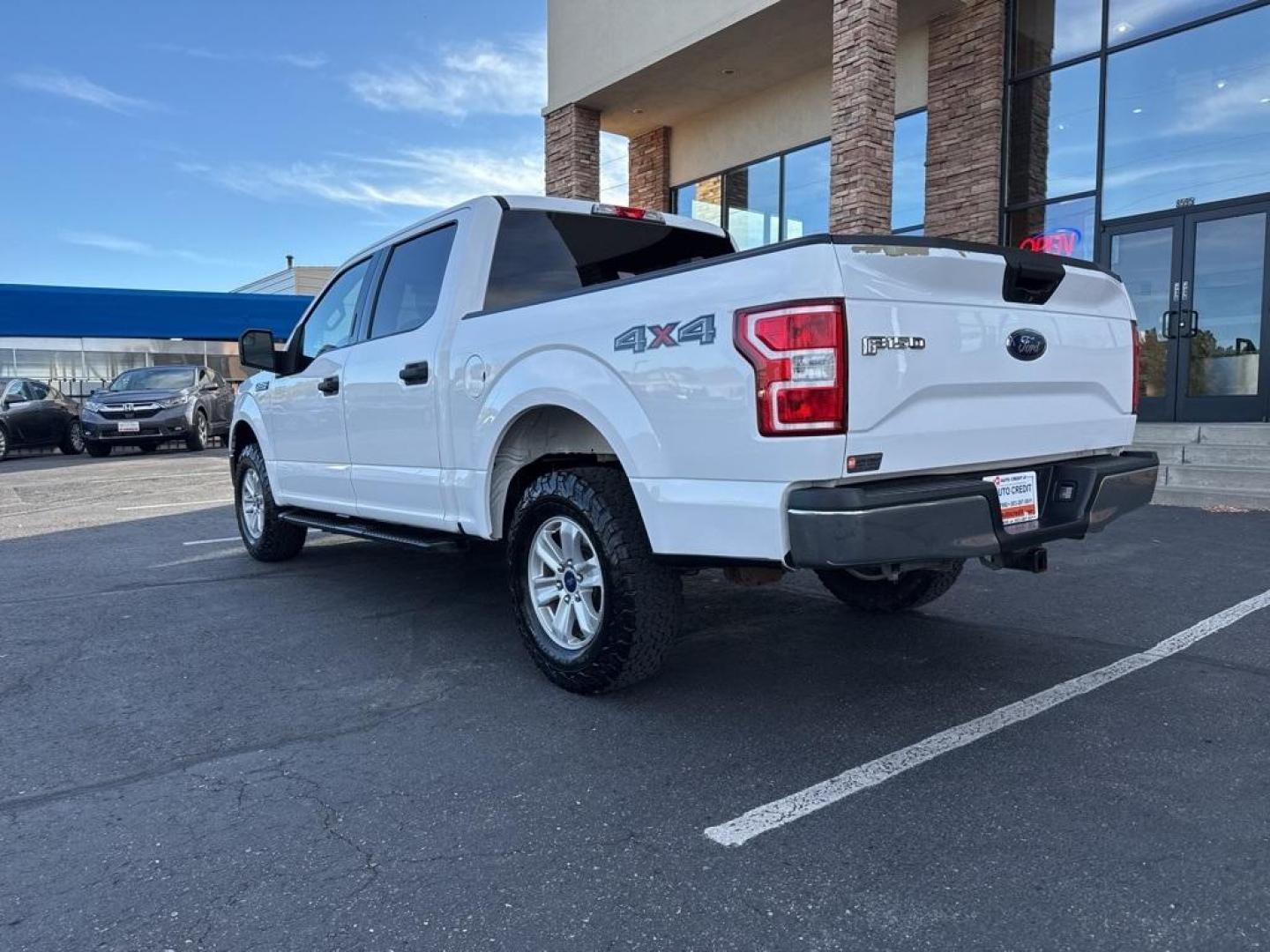 2018 Oxford White /Medium Earth Gray Ford F-150 XLT (1FTEW1E53JK) with an 5.0L V8 engine, Automatic transmission, located at 10890 W. Colfax Ave., Lakewood, CO, 80215, (303) 274-7692, 39.739914, -105.120132 - 2018 Ford F-150 XLT 4x4, One Owner and in great condition. 5.0 V8 engine is by far the best available engine for Ford trucks and towing. Fully serviced and ready for work or play. <br><br>All Cars Have Clean Titles And Are Serviced Before Sale., CarfaxOne Owner, No Accidents, Backup Camera, Non Smok - Photo#7