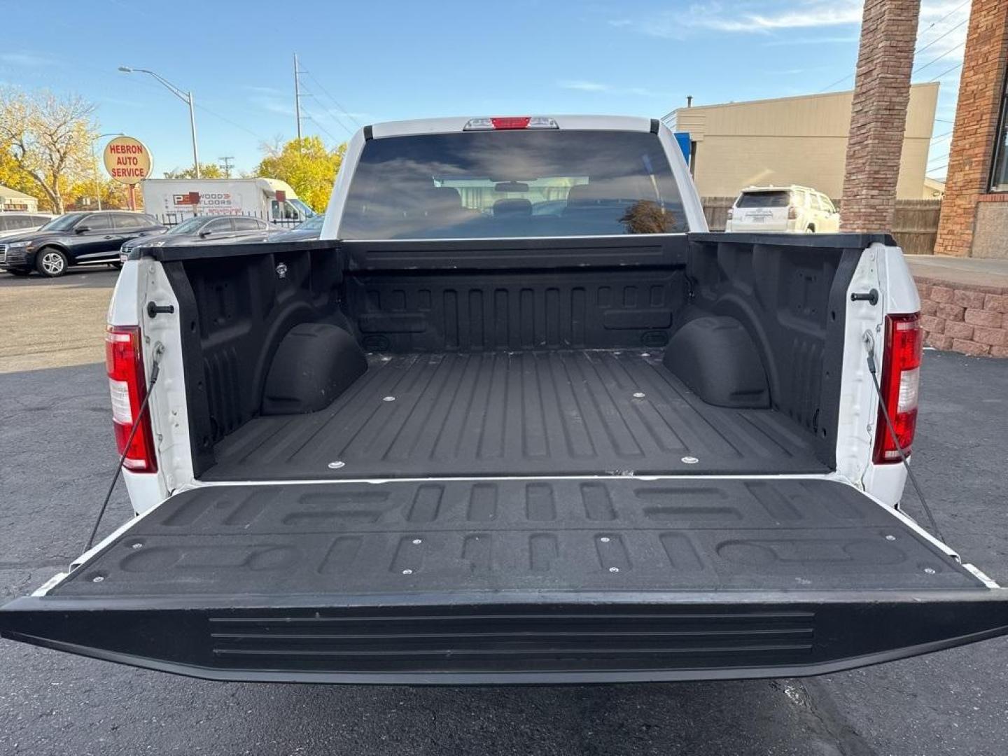 2018 Oxford White /Medium Earth Gray Ford F-150 XLT (1FTEW1E53JK) with an 5.0L V8 engine, Automatic transmission, located at 10890 W. Colfax Ave., Lakewood, CO, 80215, (303) 274-7692, 39.739914, -105.120132 - 2018 Ford F-150 XLT 4x4, One Owner and in great condition. 5.0 V8 engine is by far the best available engine for Ford trucks and towing. Fully serviced and ready for work or play. <br><br>All Cars Have Clean Titles And Are Serviced Before Sale., CarfaxOne Owner, No Accidents, Backup Camera, Non Smok - Photo#23