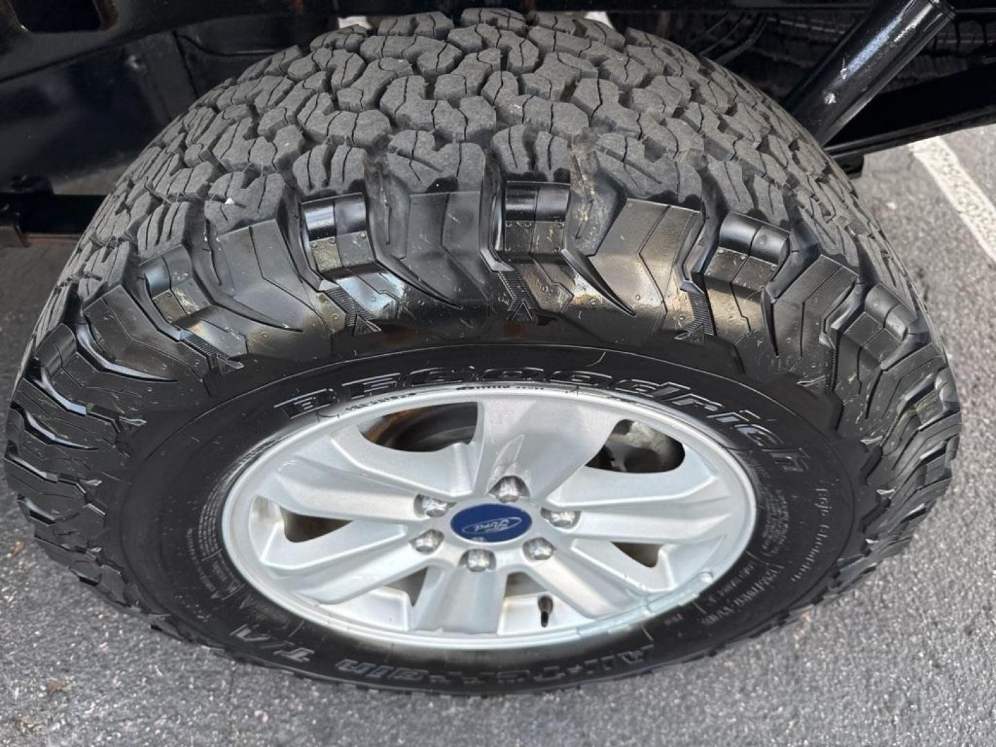 2018 Oxford White /Medium Earth Gray Ford F-150 XLT (1FTEW1E53JK) with an 5.0L V8 engine, Automatic transmission, located at 10890 W. Colfax Ave., Lakewood, CO, 80215, (303) 274-7692, 39.739914, -105.120132 - 2018 Ford F-150 XLT 4x4, One Owner and in great condition. 5.0 V8 engine is by far the best available engine for Ford trucks and towing. Fully serviced and ready for work or play. <br><br>All Cars Have Clean Titles And Are Serviced Before Sale., CarfaxOne Owner, No Accidents, Backup Camera, Non Smok - Photo#24