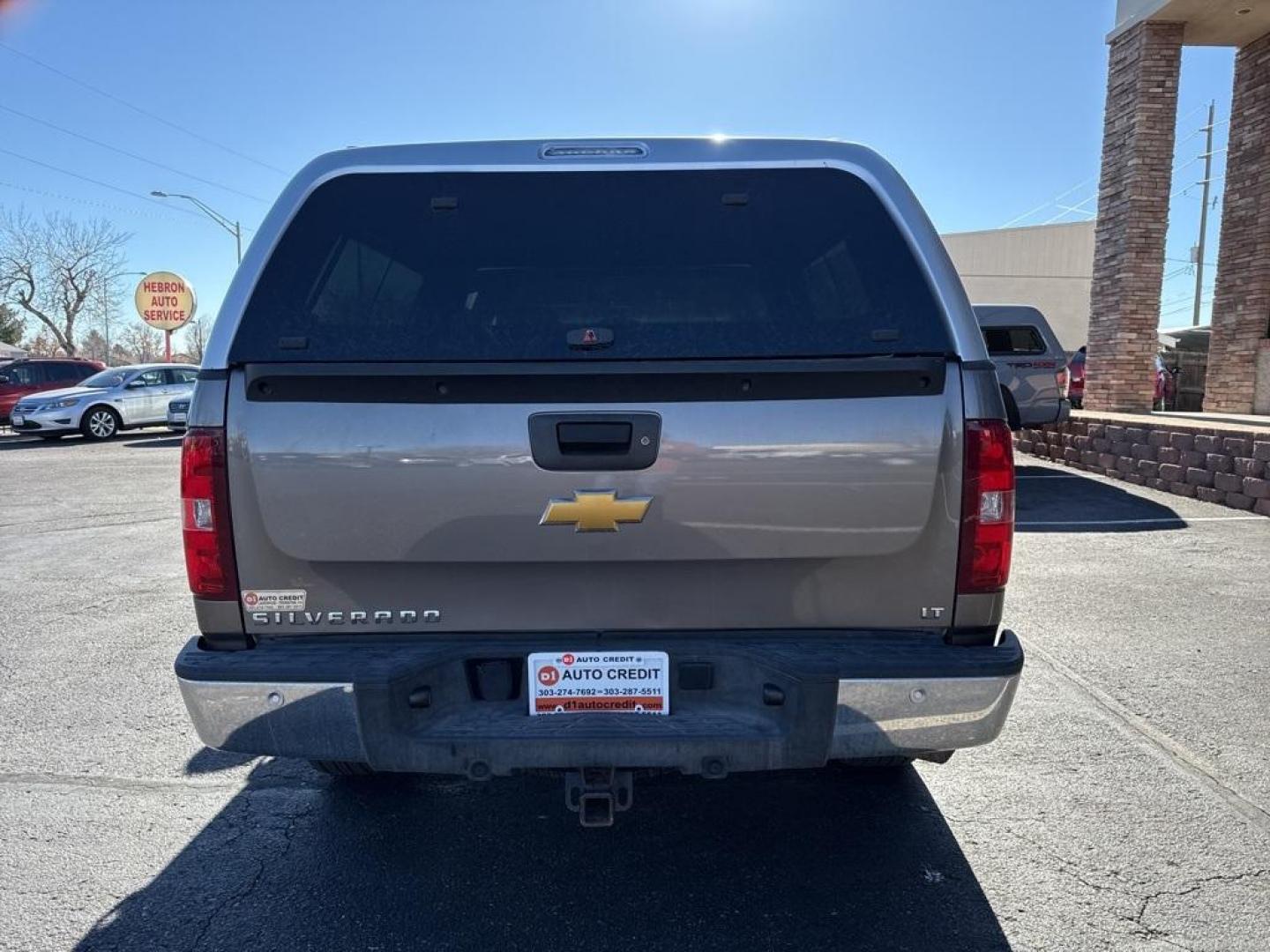 2012 Mocha Steel Metallic /Ebony Chevrolet Silverado 1500 LT (3GCPKSE76CG) with an Vortec 5.3L V8 SFI VVT Flex Fuel engine, Automatic transmission, located at 8595 Washington St., Thornton, CO, 80229, (303) 287-5511, 39.852348, -104.978447 - 2012 Chevrolet Silverado 1500 4WD Z71 <br><br>All Cars Have Clean Titles And Are Serviced Before Sale., 6-Speed Automatic Electronic with Overdrive, 4WD, Ebony Cloth, 18'' x 8'' Aluminum Wheels, Body-Colored Door Handles, Body-Colored Grille w/Unique Chrome Insert, Front Chrome Recovery Hooks, Heate - Photo#5