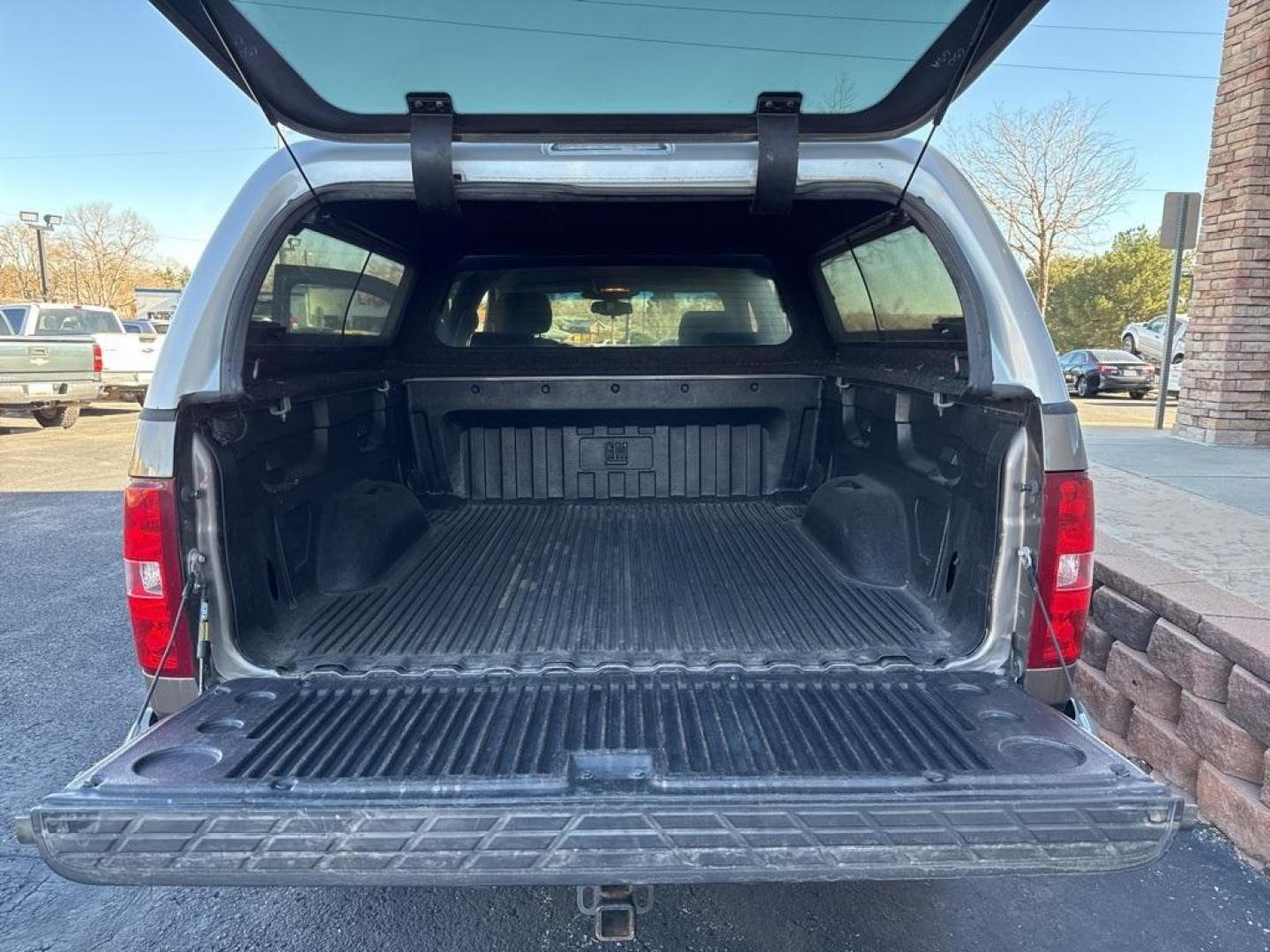 2012 Mocha Steel Metallic /Ebony Chevrolet Silverado 1500 LT (3GCPKSE76CG) with an Vortec 5.3L V8 SFI VVT Flex Fuel engine, Automatic transmission, located at 8595 Washington St., Thornton, CO, 80229, (303) 287-5511, 39.852348, -104.978447 - 2012 Chevrolet Silverado 1500 4WD Z71 <br><br>All Cars Have Clean Titles And Are Serviced Before Sale., 6-Speed Automatic Electronic with Overdrive, 4WD, Ebony Cloth, 18'' x 8'' Aluminum Wheels, Body-Colored Door Handles, Body-Colored Grille w/Unique Chrome Insert, Front Chrome Recovery Hooks, Heate - Photo#15