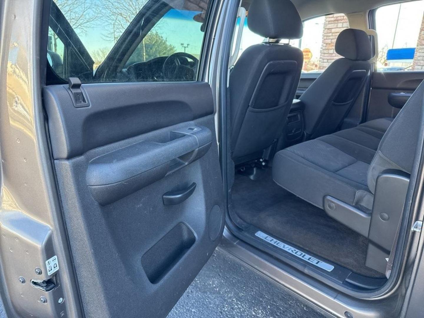 2012 Mocha Steel Metallic /Ebony Chevrolet Silverado 1500 LT (3GCPKSE76CG) with an Vortec 5.3L V8 SFI VVT Flex Fuel engine, Automatic transmission, located at 8595 Washington St., Thornton, CO, 80229, (303) 287-5511, 39.852348, -104.978447 - 2012 Chevrolet Silverado 1500 4WD Z71 <br><br>All Cars Have Clean Titles And Are Serviced Before Sale., 6-Speed Automatic Electronic with Overdrive, 4WD, Ebony Cloth, 18'' x 8'' Aluminum Wheels, Body-Colored Door Handles, Body-Colored Grille w/Unique Chrome Insert, Front Chrome Recovery Hooks, Heate - Photo#20