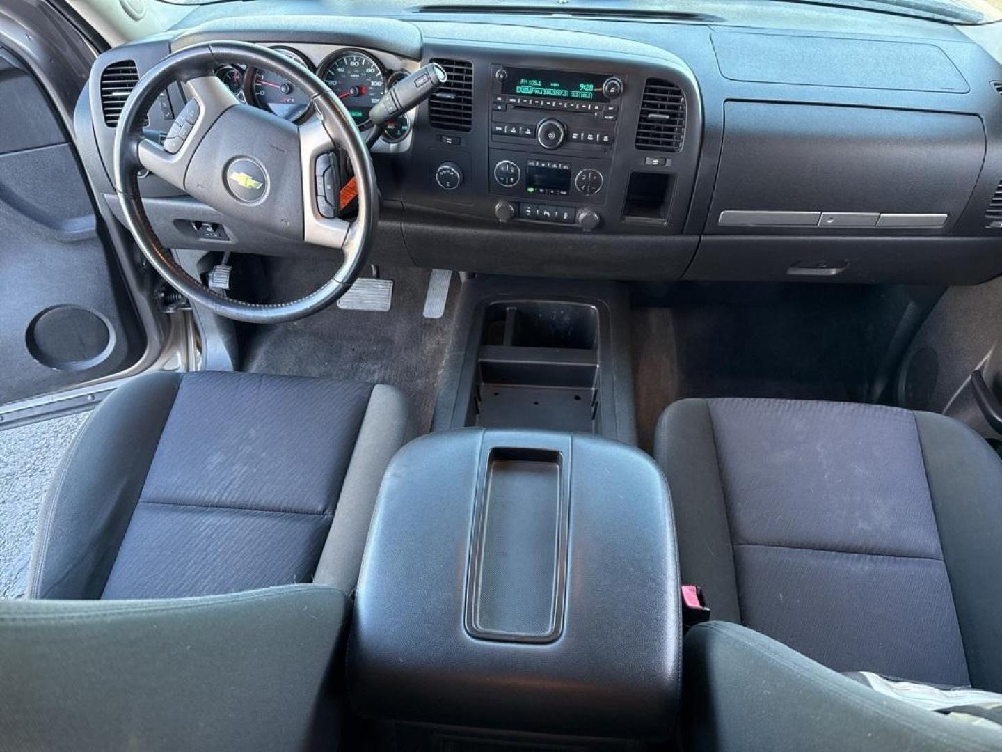 2012 Mocha Steel Metallic /Ebony Chevrolet Silverado 1500 LT (3GCPKSE76CG) with an Vortec 5.3L V8 SFI VVT Flex Fuel engine, Automatic transmission, located at 8595 Washington St., Thornton, CO, 80229, (303) 287-5511, 39.852348, -104.978447 - 2012 Chevrolet Silverado 1500 4WD Z71 <br><br>All Cars Have Clean Titles And Are Serviced Before Sale., 6-Speed Automatic Electronic with Overdrive, 4WD, Ebony Cloth, 18'' x 8'' Aluminum Wheels, Body-Colored Door Handles, Body-Colored Grille w/Unique Chrome Insert, Front Chrome Recovery Hooks, Heate - Photo#22