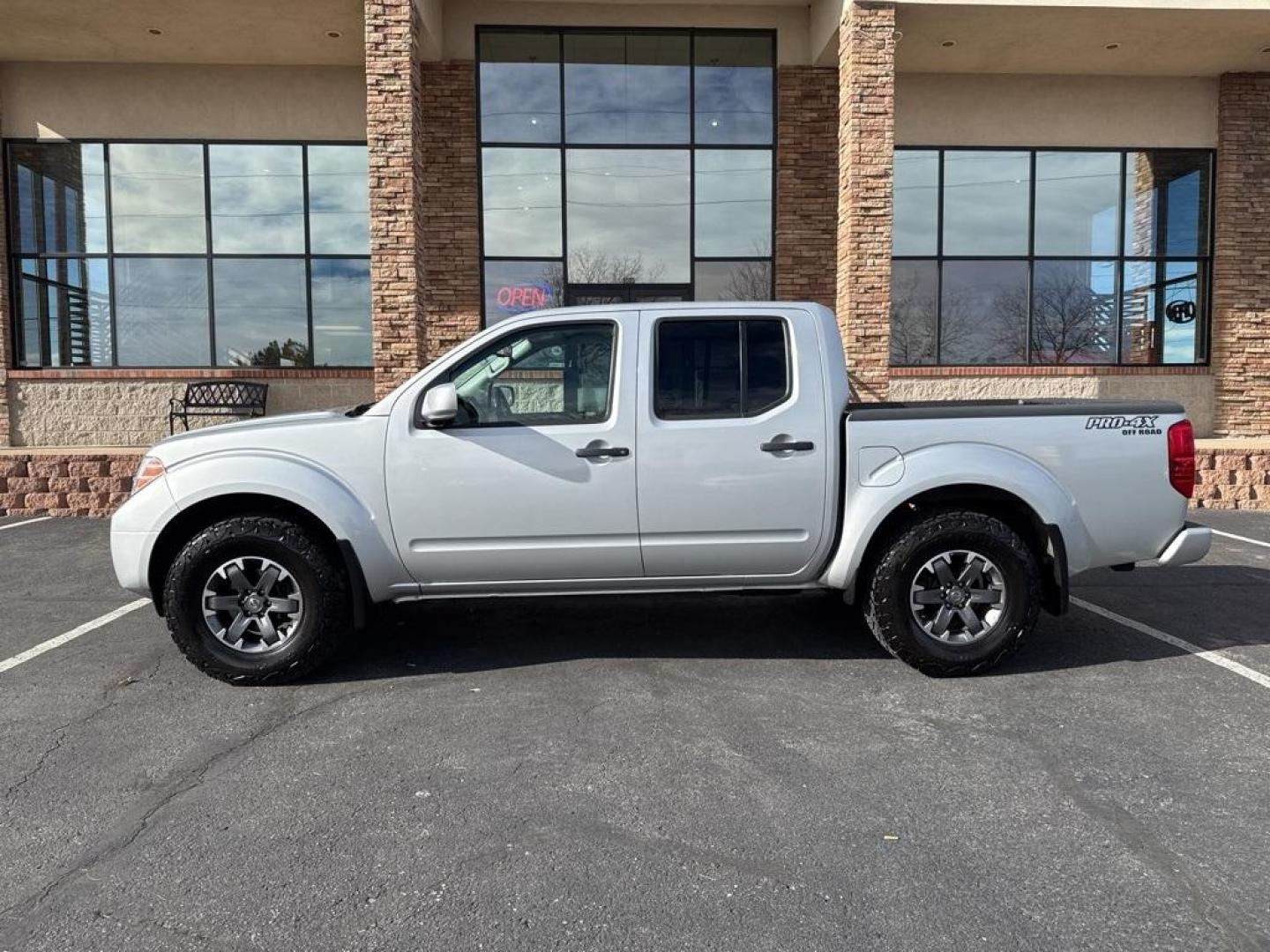 2018 Brilliant Silver /Graphite Nissan Frontier PRO-4X (1N6AD0EVXJN) with an 4.0L V6 DOHC engine, Automatic transmission, located at 8595 Washington St., Thornton, CO, 80229, (303) 287-5511, 39.852348, -104.978447 - 2018 Nissan Frontier PRO -4X 4WD in mint condition inside and out. This non smoker shows no signs of abuse anywhere and is rust free. Clean Colorado title and ready to go!! <br><br>All Cars Have Clean Titles And Are Serviced Before Sale., Clean Carfax, No Accident, Heated Seats, Apple/Android Car Pl - Photo#7