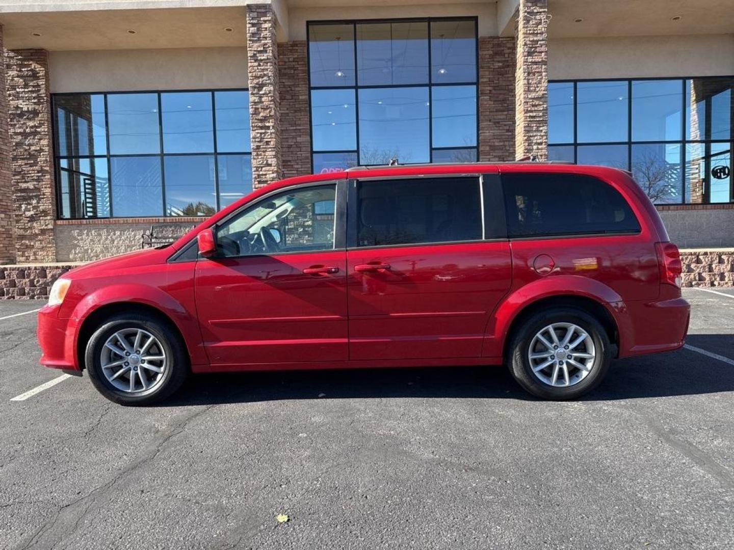 2014 Redline 2 Coat Pearl /Black/Light Graystone Dodge Grand Caravan SXT (2C4RDGCG8ER) with an 3.6L V6 24V VVT engine, Automatic transmission, located at 8595 Washington St., Thornton, CO, 80229, (303) 287-5511, 39.852348, -104.978447 - 2014 Dodge Grand Caravan FWD<br><br>D1 Auto NEVER charges dealer fees! All cars have clean titles and have been inspected for mechanical issues. We have financing for everyone. Good credit, bad credit, first time buyers.<br>Clean CARFAX.<br>Please call Lakewood Location 303-274-7692 or Thornton 303- - Photo#7