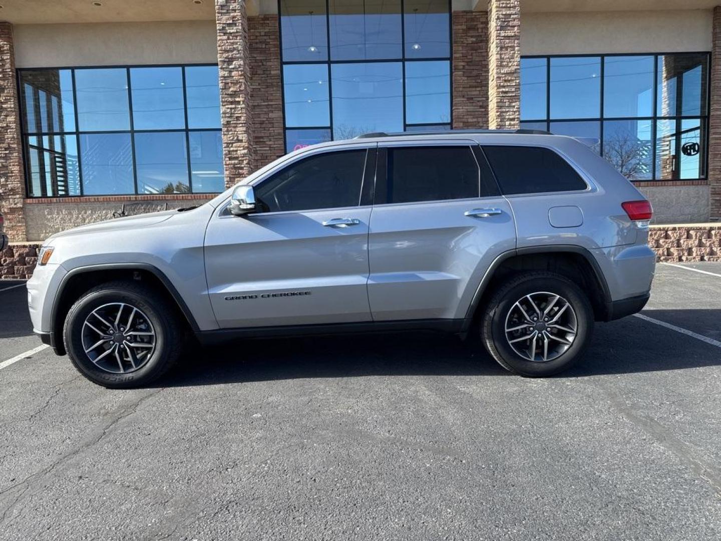 2019 Billet Silver Metallic Clearcoat /Black Jeep Grand Cherokee Limited (1C4RJFBG4KC) with an 3.6L V6 24V VVT engine, Automatic transmission, located at 8595 Washington St., Thornton, CO, 80229, (303) 287-5511, 39.852348, -104.978447 - 2019 Jeep Grand Cherokee Limited 4WD and fully loaded. <br><br>All Cars Have Clean Titles And Are Serviced Before Sale., Clean Carfax, No Accident, Apple/Android Car Play, New Tires, Blind Spot Monitoring, Backup Camera, Leather, Heated and Ventilated Seats, Heated rear Seats, Power Seats, Non Smoke - Photo#7