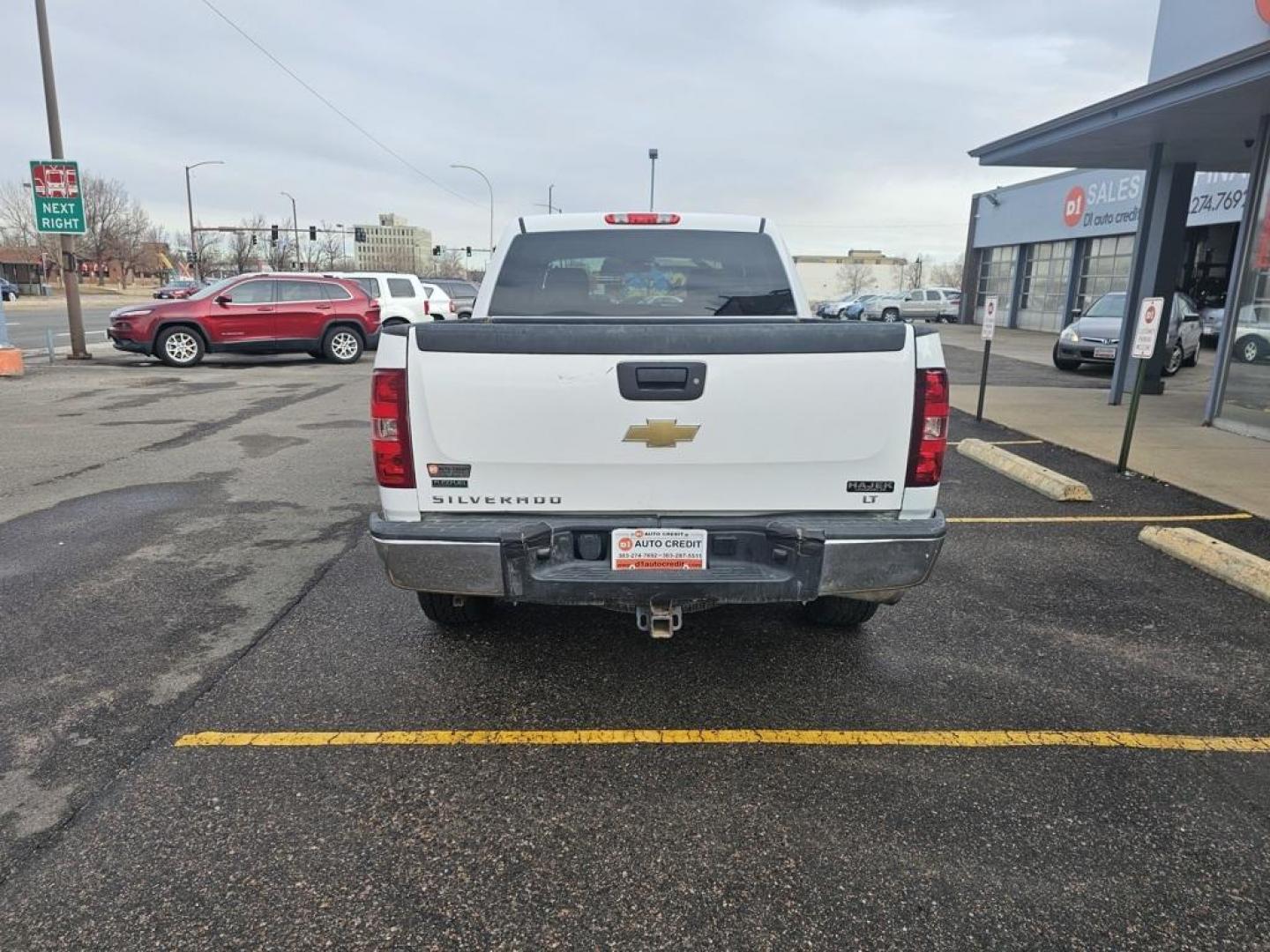 2011 Summit White /Light Titanium/Ebony Chevrolet Silverado 1500 LT (3GCPKSE31BG) with an Vortec 5.3L V8 SFI VVT Flex Fuel engine, Automatic transmission, located at 10890 W. Colfax Ave., Lakewood, CO, 80215, (303) 274-7692, 39.739914, -105.120132 - 2011 Chevrolet Silverado 1500 CARFAX One-Owner. 4WD 6-Speed Automatic, 4WD, Light Titanium/Ebony Cloth.<br><br>D1 Auto NEVER charges dealer fees! All cars have clean titles and have been inspected for mechanical issues. We have financing for everyone. Good credit, bad credit, first time buyers.<br>C - Photo#6