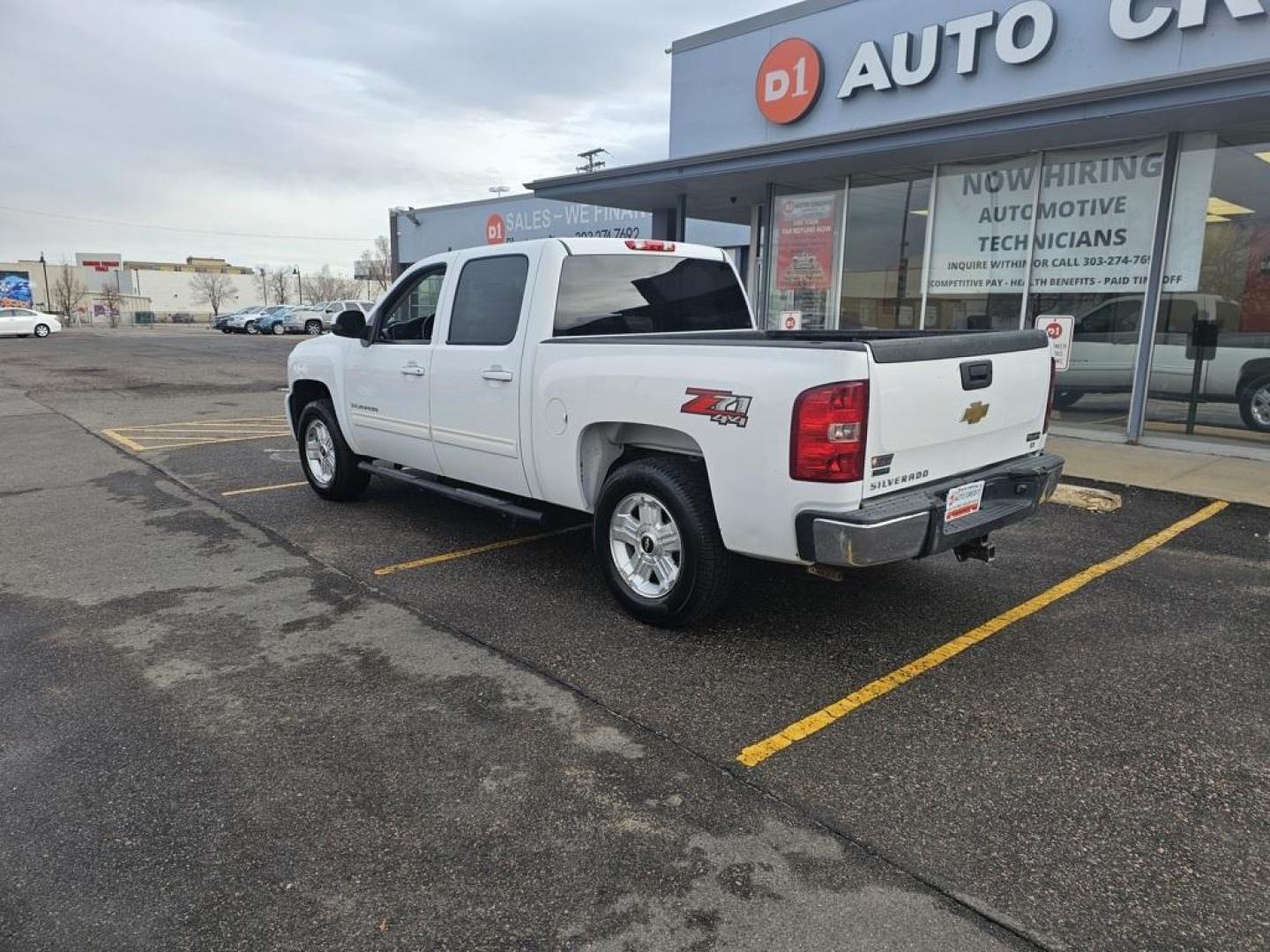 2011 Summit White /Light Titanium/Ebony Chevrolet Silverado 1500 LT (3GCPKSE31BG) with an Vortec 5.3L V8 SFI VVT Flex Fuel engine, Automatic transmission, located at 10890 W. Colfax Ave., Lakewood, CO, 80215, (303) 274-7692, 39.739914, -105.120132 - 2011 Chevrolet Silverado 1500 CARFAX One-Owner. 4WD 6-Speed Automatic, 4WD, Light Titanium/Ebony Cloth.<br><br>D1 Auto NEVER charges dealer fees! All cars have clean titles and have been inspected for mechanical issues. We have financing for everyone. Good credit, bad credit, first time buyers.<br>C - Photo#7