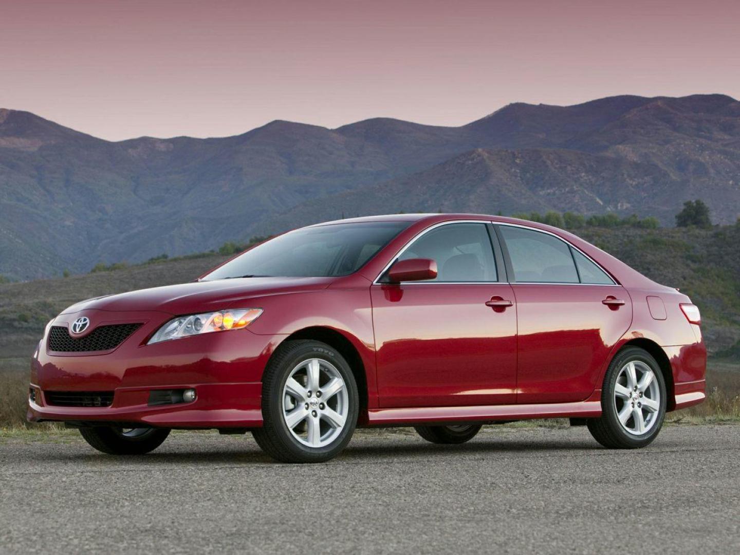 2007 Titanium Metallic Toyota Camry Base CE (4T1BE46K67U) with an 2.4L I4 SMPI DOHC engine, Automatic transmission, located at 8595 Washington St., Thornton, CO, 80229, (303) 287-5511, 39.852348, -104.978447 - 2007 Toyota Camry FWD Cloth.<br><br>D1 Auto NEVER charges dealer fees! All cars have clean titles and have been inspected for mechanical issues. We have financing for everyone. Good credit, bad credit, first time buyers.<br>Clean CARFAX.<br>Please call Lakewood Location 303-274-7692 or Thornton 303- - Photo#0