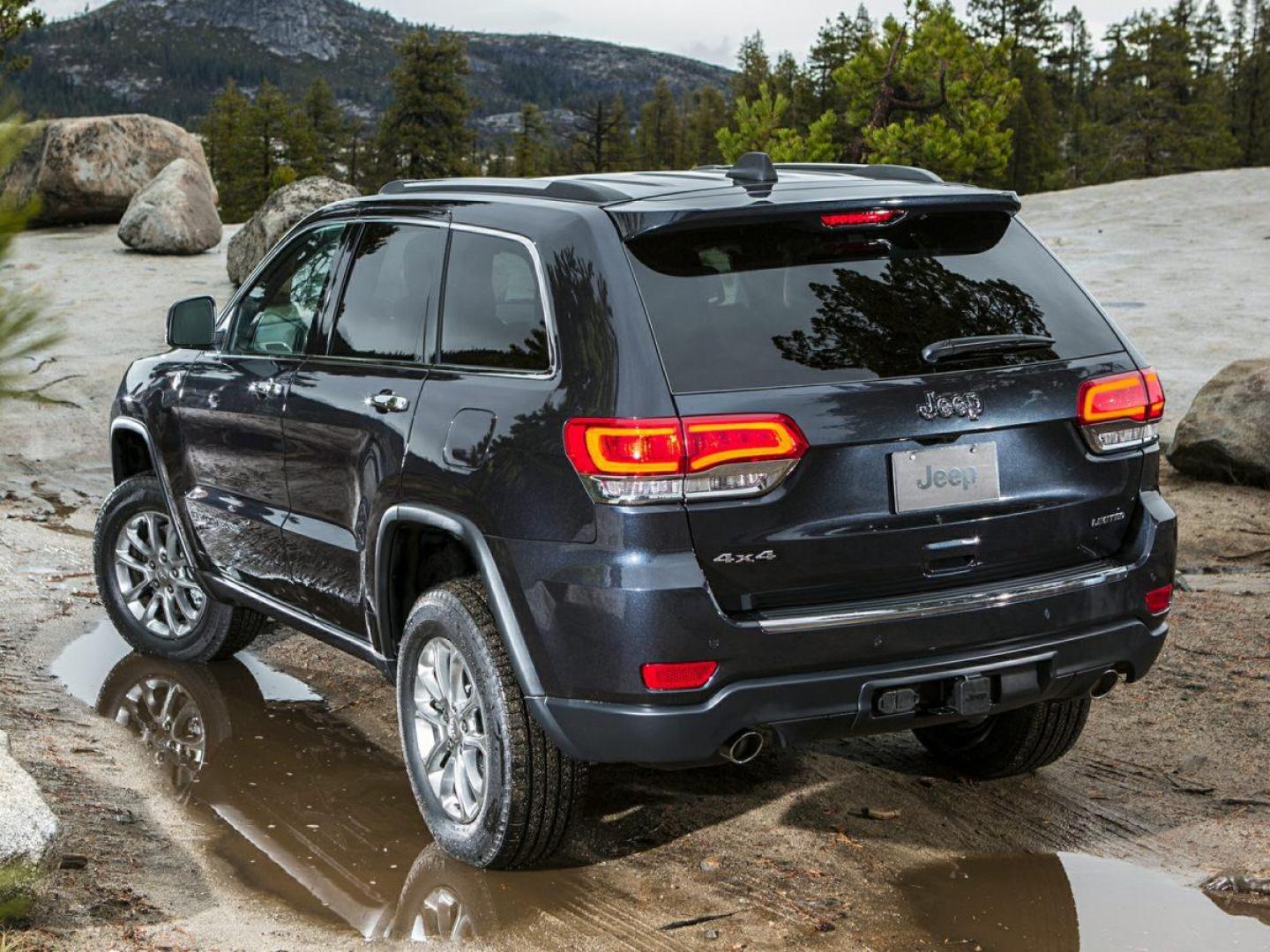 2014 Billet Silver Metallic Clearcoat /Black Jeep Grand Cherokee Limited (1C4RJFBG4EC) with an 3.6L V6 Flex Fuel 24V VVT engine, Automatic transmission, located at 10890 W. Colfax Ave., Lakewood, CO, 80215, (303) 274-7692, 39.739914, -105.120132 - 2014 Jeep Grand Cherokee 4WD 4WD.D1 Auto NEVER charges dealer fees! All cars have clean titles and have been inspected for mechanical issues. We have financing for everyone. Good credit, bad credit, first time buyers.Clean CARFAX. Odometer is 21763 miles below market average!Please call Lakewood Loc - Photo#0