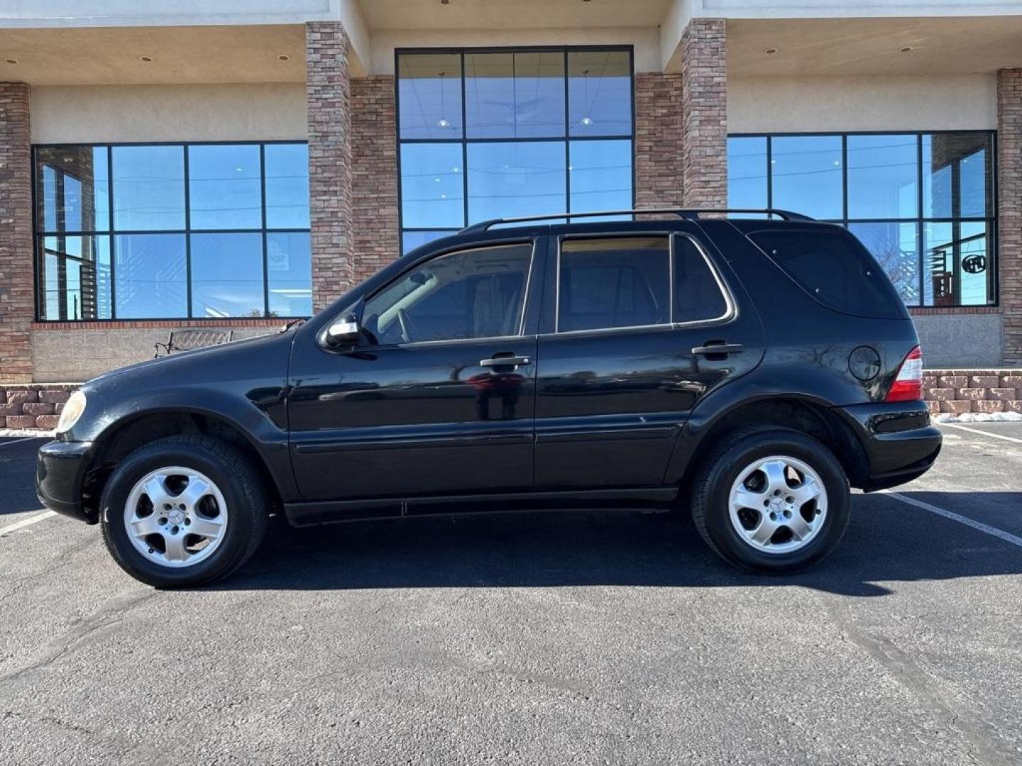 2003 Black /Java Mercedes-Benz M-Class ML 350 (4JGAB57E93A) with an 3.7L V6 SMPI SOHC engine, Automatic transmission, located at 10890 W. Colfax Ave., Lakewood, CO, 80215, (303) 274-7692, 39.739914, -105.120132 - 2003 Mercedes-Benz M-Class 4MATIC runs like a top. No oil leaks, recently serviced and ready for Colorado. Does need a radio and window regulator. This thing is a tank and runs amazing. <br><br>D1 Auto NEVER charges dealer fees! All cars have clean titles and have been inspected for mechanical issue - Photo#7