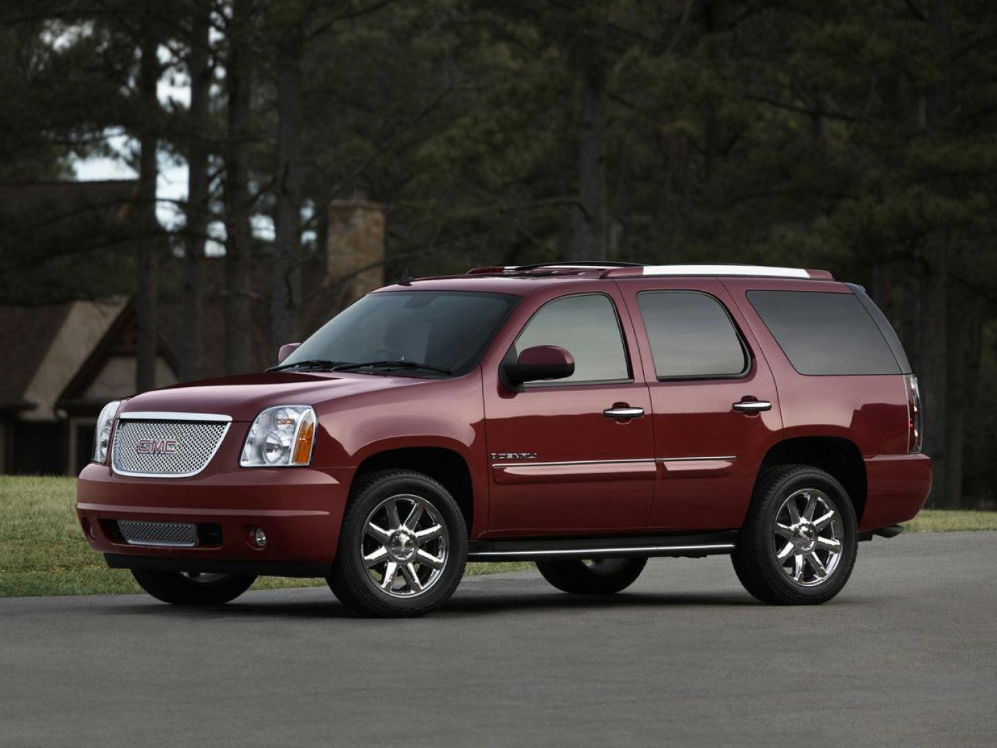 2007 Silver Birch Metallic /Ebony GMC Yukon Denali (1GKFK63887J) with an Vortec 6.2L V8 SFI VVT engine, Automatic transmission, located at 10890 W. Colfax Ave., Lakewood, CO, 80215, (303) 274-7692, 39.739914, -105.120132 - 2007 GMC Yukon AWD AWD.D1 Auto NEVER charges dealer fees! All cars have clean titles and have been inspected for mechanical issues. We have financing for everyone. Good credit, bad credit, first time buyers.Clean CARFAX.Please call Lakewood Location 303-274-7692 or Thornton 303-287-5511 to schedule - Photo#0