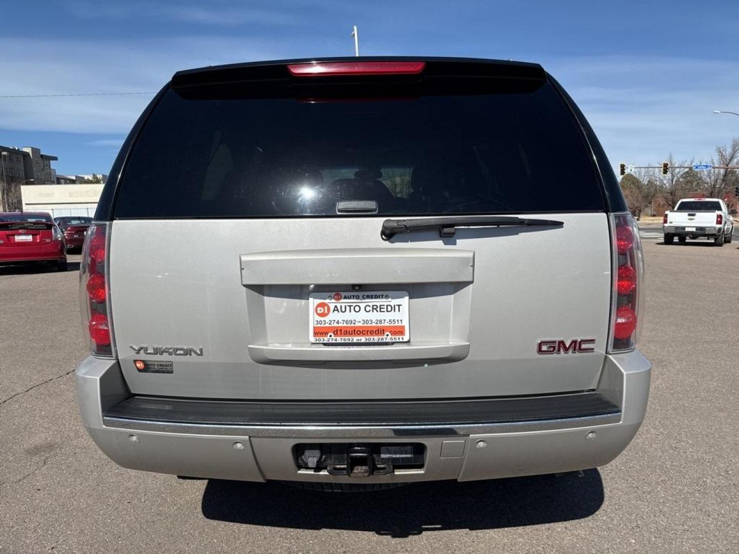 2007 Silver Birch Metallic /Ebony GMC Yukon Denali (1GKFK63887J) with an Vortec 6.2L V8 SFI VVT engine, Automatic transmission, located at 8595 Washington St., Thornton, CO, 80229, (303) 287-5511, 39.852348, -104.978447 - 2007 GMC Yukon AWD AWD.<br><br>D1 Auto NEVER charges dealer fees! All cars have clean titles and have been inspected for mechanical issues. We have financing for everyone. Good credit, bad credit, first time buyers.<br>Clean CARFAX.<br>Please call Lakewood Location 303-274-7692 or Thornton 303-287-5 - Photo#5