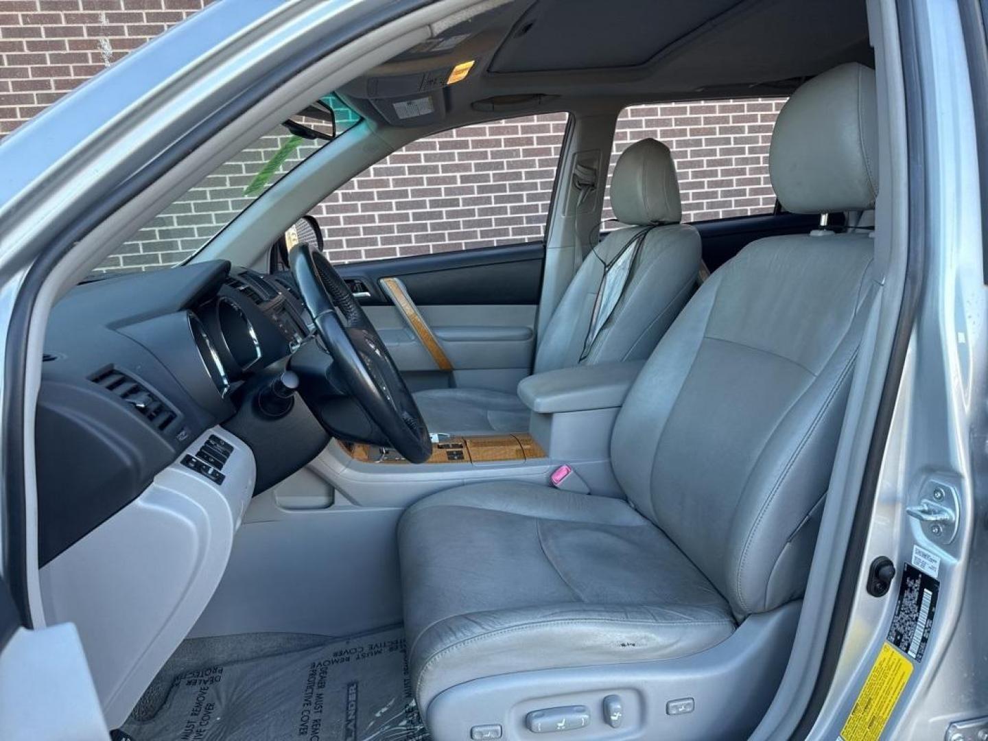 2008 Classic Silver Metallic /Ash Toyota Highlander Hybrid Limited (JTEEW44A382) with an 3.3L V6 MPI DOHC engine, CVT transmission, located at 8595 Washington St., Thornton, CO, 80229, (303) 287-5511, 39.852348, -104.978447 - 2008 Toyota Highlander Hybrid AWD 3.3L V6 MPI DOHC.<br><br>D1 Auto NEVER charges dealer fees! All cars have clean titles and have been inspected for mechanical issues. We have financing for everyone. Good credit, bad credit, first time buyers.<br>Clean CARFAX.<br>Please call Lakewood Location 303-27 - Photo#14