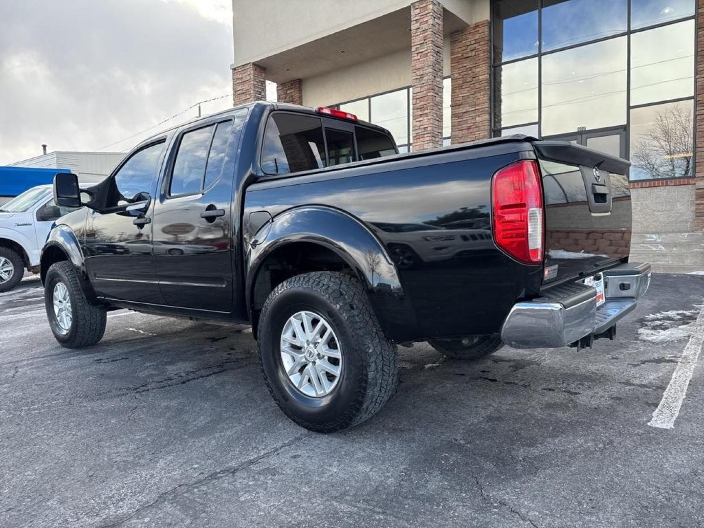 2015 Black /Graphite Nissan Frontier SV (1N6AD0EV5FN) with an 4.0L V6 DOHC engine, Automatic transmission, located at 8595 Washington St., Thornton, CO, 80229, (303) 287-5511, 39.852348, -104.978447 - 2015 Nissan Frontier SV 4WD with clean Carfax, no accidents and fully serviced. This truck is a non smoker, non pet car and has a 2 inch leveling kit and soft tanneau cover. You can tell the previous owner took good care if this one. <br><br>All Cars Have Clean Titles And Are Serviced Before Sale., - Photo#7