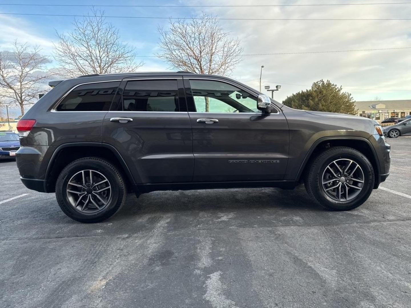 2018 Granite Crystal Metallic Clearcoat /Black Jeep Grand Cherokee Limited (1C4RJFBG2JC) with an 3.6L V6 24V VVT engine, Automatic transmission, located at 8595 Washington St., Thornton, CO, 80229, (303) 287-5511, 39.852348, -104.978447 - 2018 Jeep Grand Cherokee 4WD Luxury Group II All Cars Have Clean Titles And Are Serviced Before Sale., Apple/Android Car Play, New Tires, Blind Spot Monitoring, Backup Camera, Leather, Heated and Ventilated Seats, Bluetooth/ With Bluetooth Audio, Non Smoker, No Pet Odor Or Hair, 4WD, #1 Seat Foam Cu - Photo#3