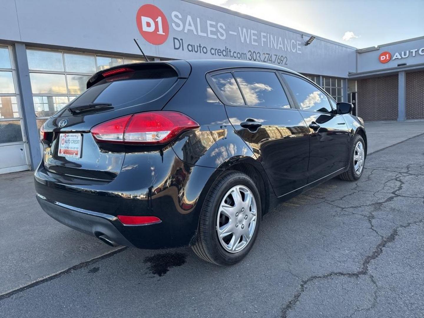 2016 Aurora Black Pearl /Black Kia Forte5 LX (KNAFK5A83G5) with an 2.0L I4 DOHC Dual CVVT engine, Automatic transmission, located at 10890 W. Colfax Ave., Lakewood, CO, 80215, (303) 274-7692, 39.739914, -105.120132 - 2016 Kia Forte5 FWD<br><br>D1 Auto NEVER charges dealer fees! All cars have clean titles and have been inspected for mechanical issues. We have financing for everyone. Good credit, bad credit, first time buyers.<br><br>Please call Lakewood Location 303-274-7692 or Thornton 303-287-5511 to schedule a - Photo#4